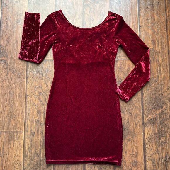 Sexy Red Velvet Dress Vampire Romantic Witchy  Goth Long Sleeve Draped Back Sz S - Picture 1 of 16